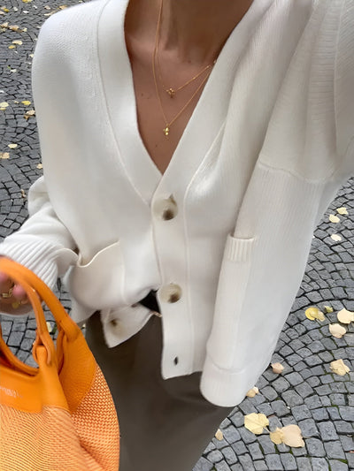 Sara™ | V-hals Väst med Knappar